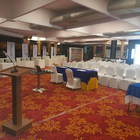 Hotel Mumbai House Juhu, Santacruz West, Mumbai Bagian luar foto