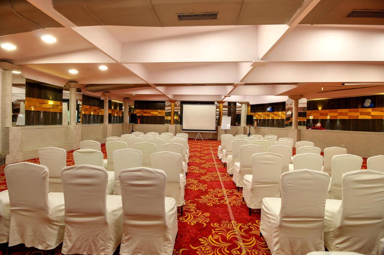Hotel Mumbai House Juhu, Santacruz West, Mumbai Bagian luar foto