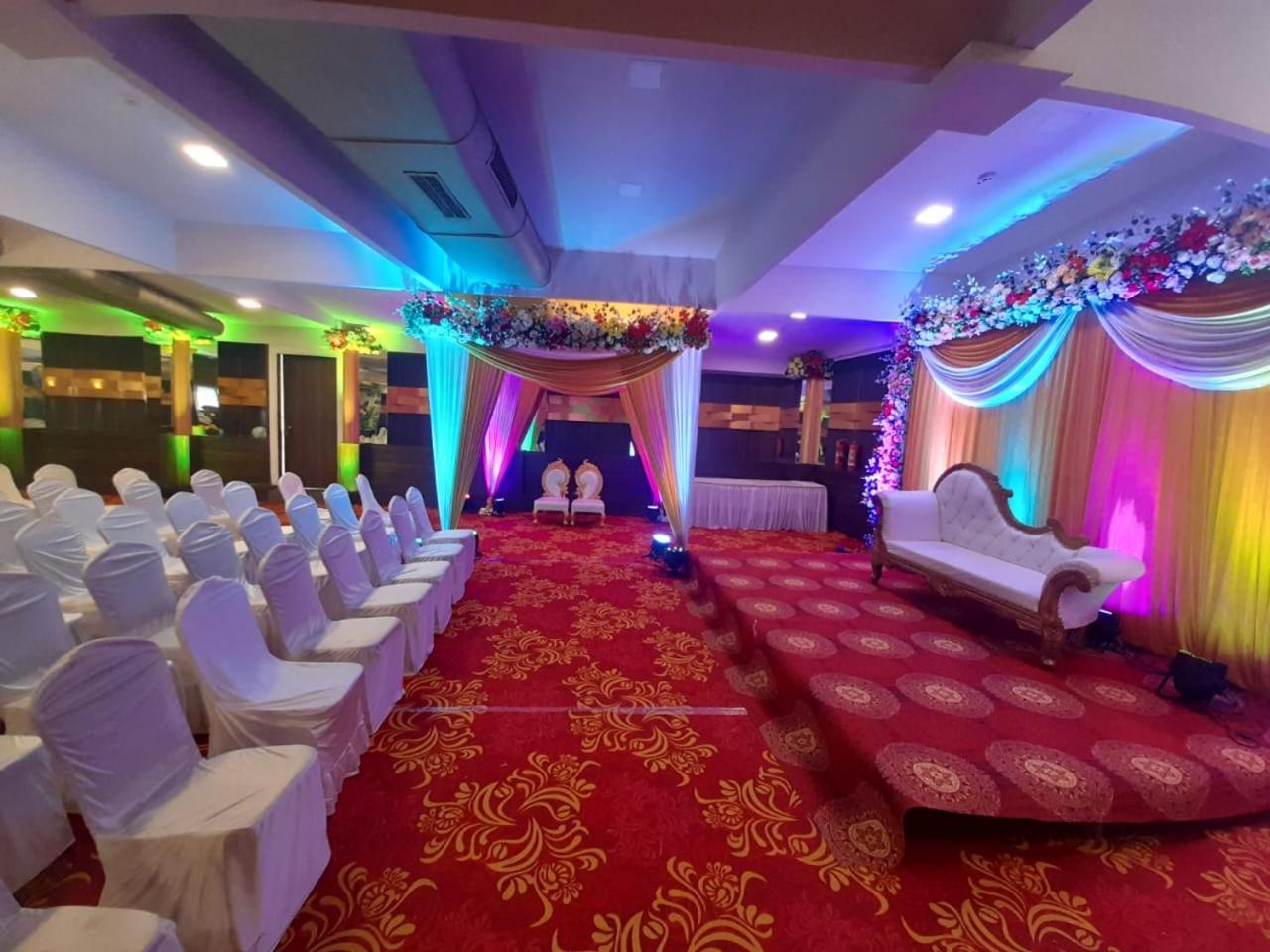 Hotel Mumbai House Juhu, Santacruz West, Mumbai Bagian luar foto