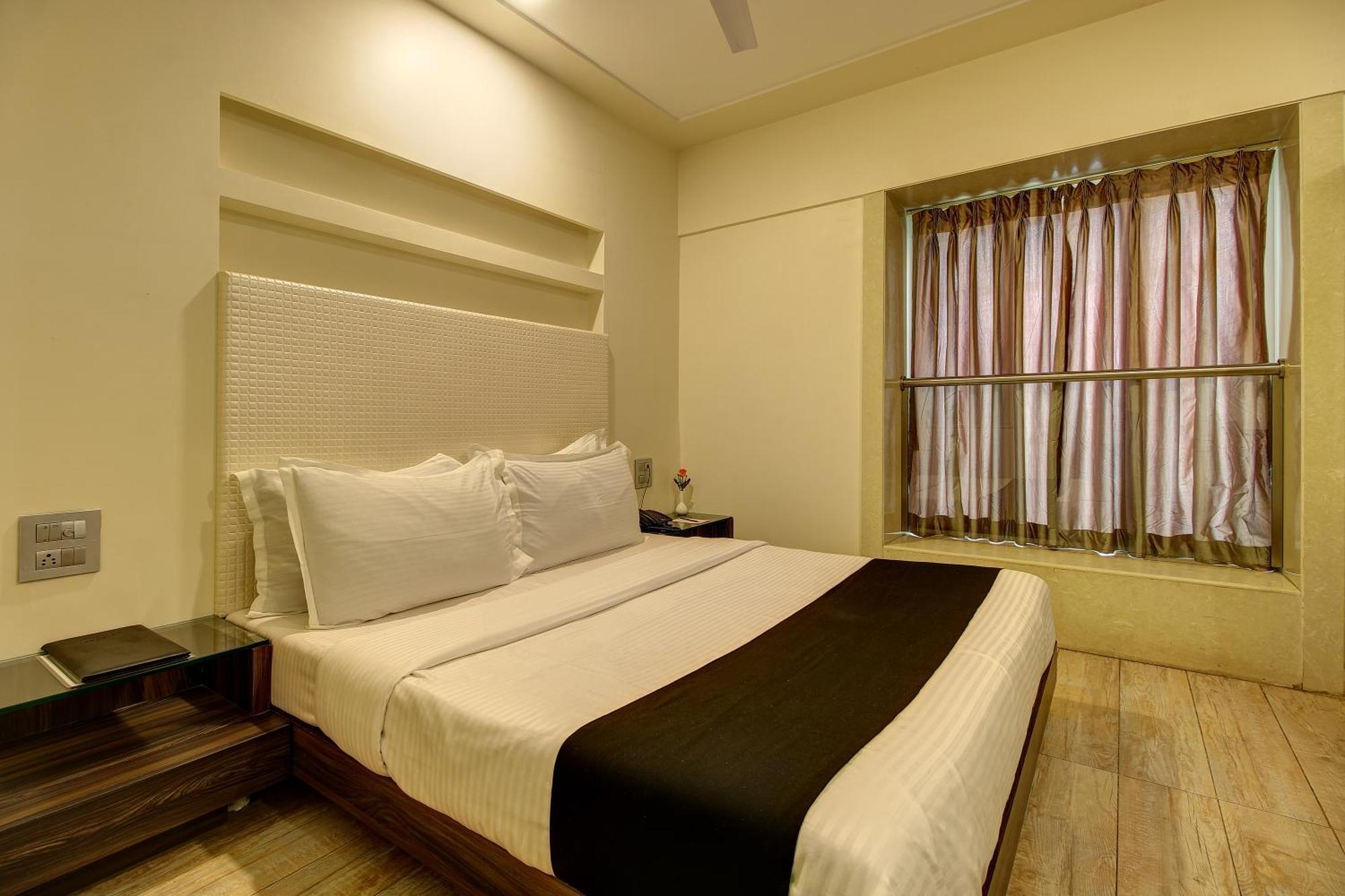 Hotel Mumbai House Juhu, Santacruz West, Mumbai Ruang foto